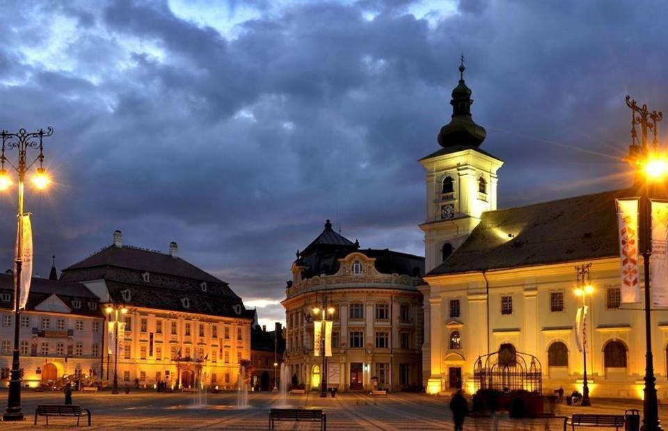 Luxury Center City Sibiu Buitenkant foto